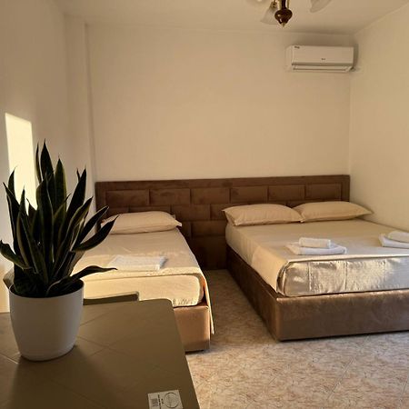 Melas Villa Durrës Esterno foto