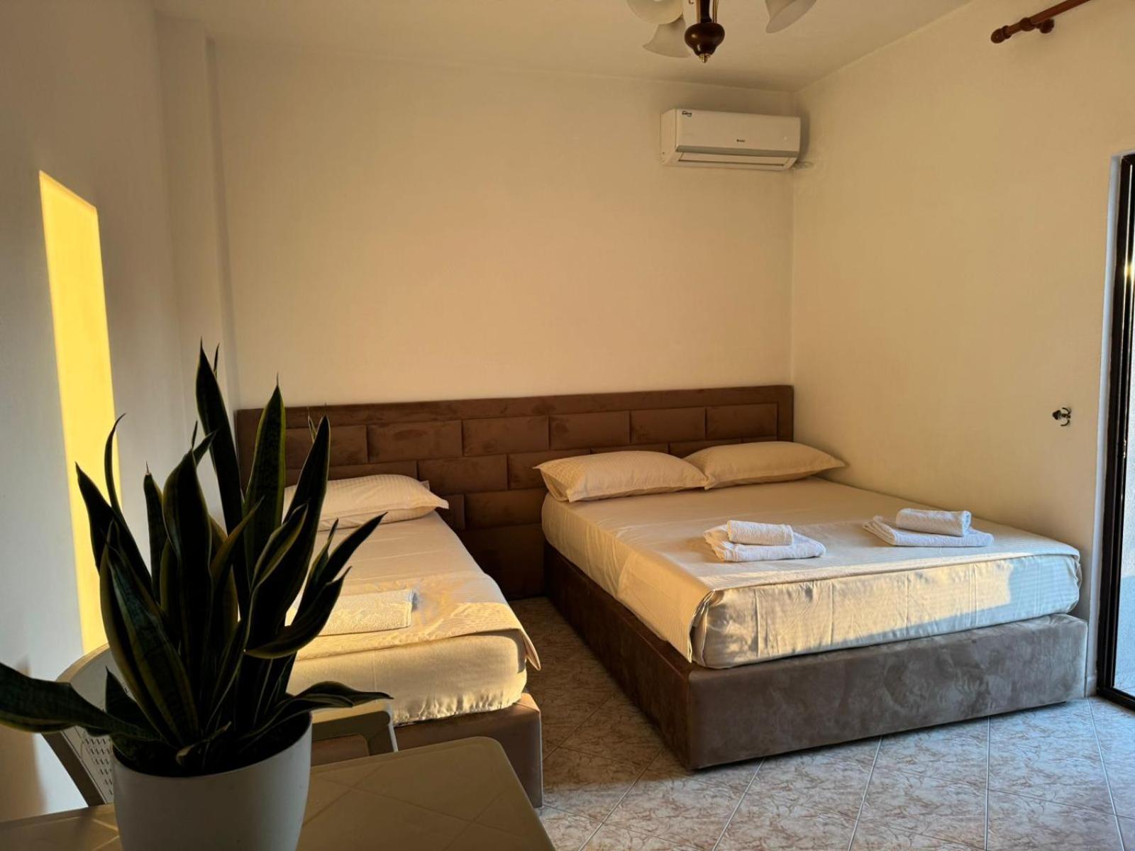 Melas Villa Durrës Esterno foto