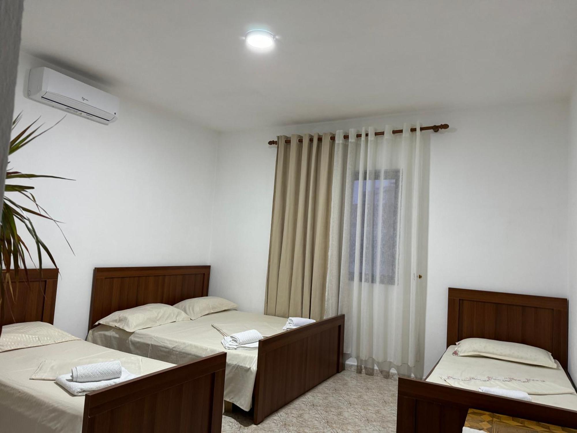 Melas Villa Durrës Esterno foto