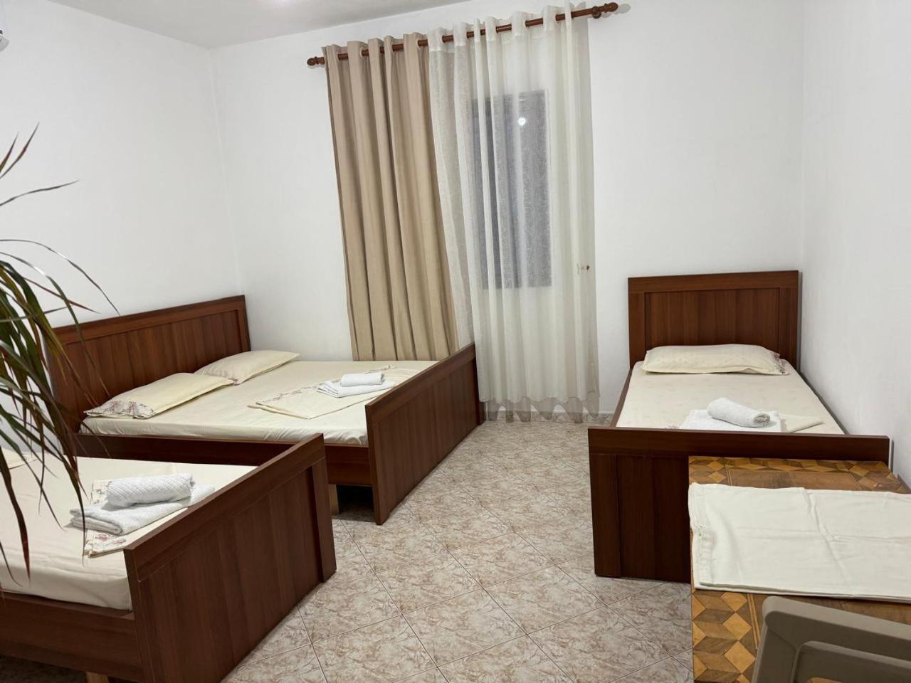 Melas Villa Durrës Esterno foto
