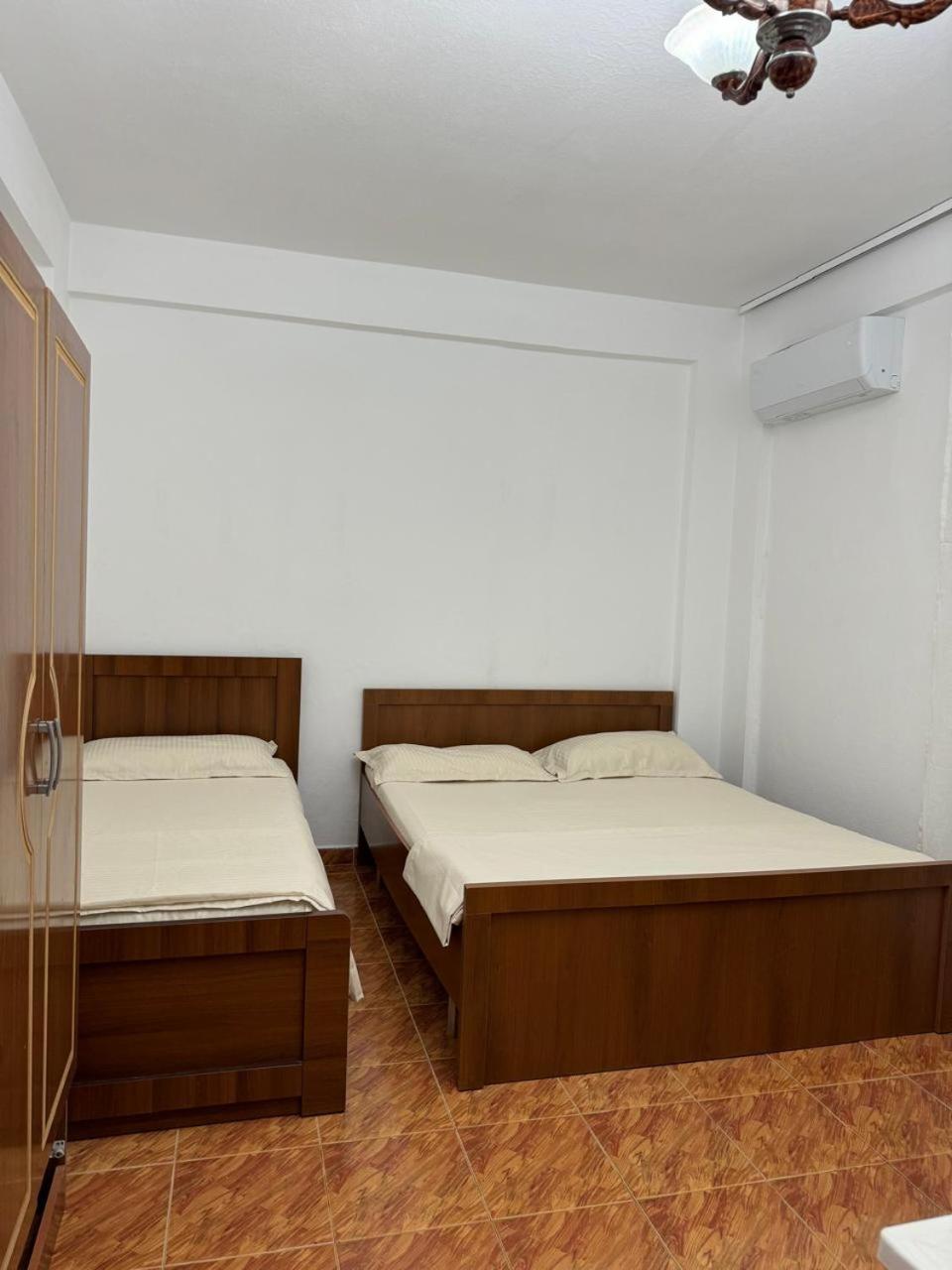 Melas Villa Durrës Esterno foto