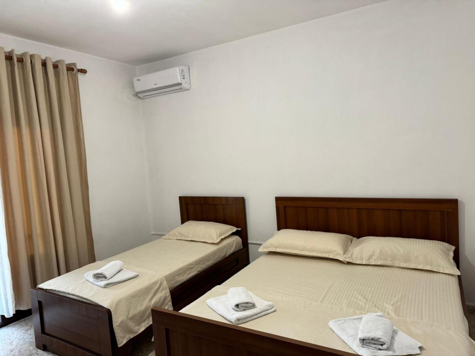 Melas Villa Durrës Esterno foto