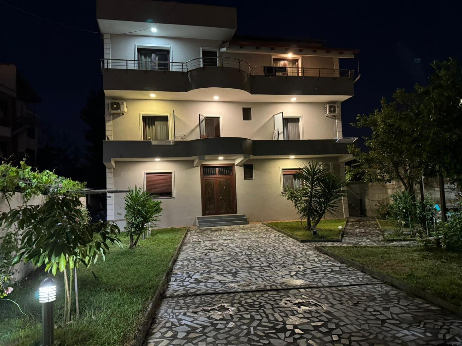 Melas Villa Durrës Esterno foto