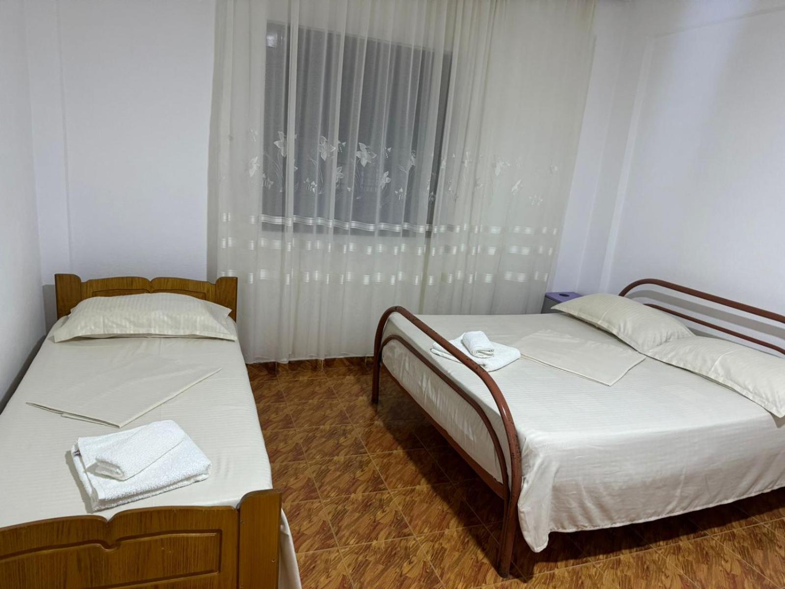Melas Villa Durrës Esterno foto