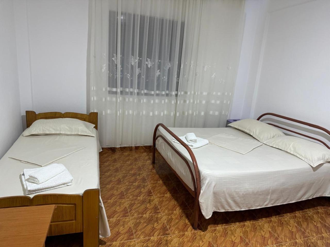Melas Villa Durrës Esterno foto